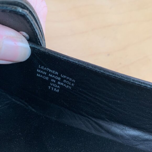 Tiamo Low Heel Pumps with Button Strap - Picture 6 of 6